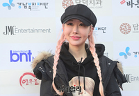 [포토] 레이싱모델 신소향 "오늘 김치 담궈요"