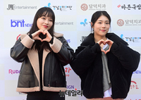 [포토] 소녀주의보 지성-슬비 "봉사활동 왔어요"