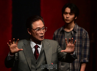 [포토] 연극 '레드' 열연하는 배우 '정보석-강승호'