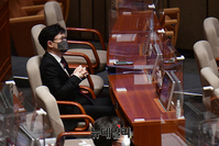 [포토] 노웅래 의원 신상발언 듣는 한동훈 법무부 장관