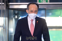 [포토] 경제계 신년인사회 입장하는 추경호 부총리