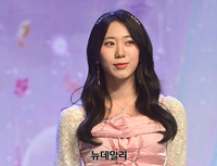 [포토] 아일리원 엘바 "오후 6시에 음원 공개됩니다"