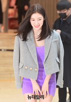 [포토] 명동 백화점에 등장한 오마이걸 아린