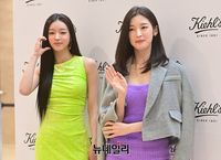 [포토] 오마이걸 유아-아린 "팝업 오픈 축하해요"