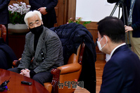 [포토] 이태원 참사 유가족 면담하는 김진표 국회의장