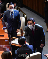 [포토] 인사 나누는 이재명·주호영