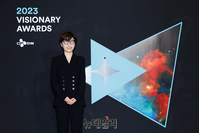 [포토] 헤어질결심 정서경 작가, 2023 비저너리 선정