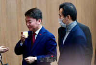 [포토] 물 마시는 안철수 국민의힘 의원