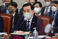 [포토] 답변하는 이창양 산업통상자원부 장관