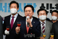 [포토] 건배사 하는 김기현 국민의힘 의원