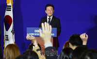 [포토] 질문에 답하는 이재명 더불어민주당 대표