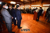 [포토] 지도부 대동하고 회견 갖는 이재명 민주당 대표