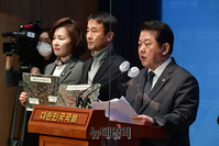 [포토] 北 무인기 침범 관련 회견 하는 민주당 의원들