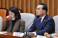 [포토] 국정조사 결과 국민보고회 참석한 박홍근