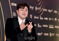 [포토] 가수 김호중 "새해 복 많이 받으세요"