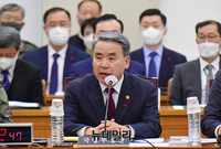 [포토] 의원들의 질문에 답하는 이종섭 국방부 장관