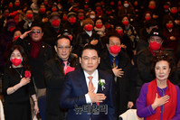 [포토] 국민의례 하는 강신업 변호사