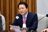 [포토] 원내대책회의서 발언하는 성일종 정책위의장