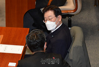 [포토] 대화 나누는 이재명·정청래