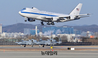 [포토] 오산공군기지 착륙하는 하늘의펜타곤 E-4B
