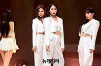 [포토] 타이틀곡 무대 선보이는 걸그룹 비비지