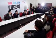 [포토] 주호영 원내대표 면담하는 이태원 참사 유가족