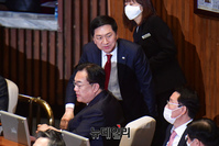 [포토] 대화 나누는 정진석·김기현