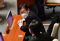 [포토] 대화 나누는 이재명 대표와 정청래 최고위원