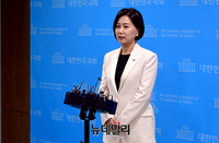 [포토] 질문에 답하는 허은아 국민의힘 의원