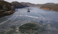 [포토] 공군 탐색구조비행전대 수상·수중 구조작전