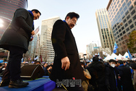 [포토] 떠나는 이재명 민주당 대표