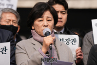 [포토] 이태원참사 합동분향소 찾은 남인순 의원