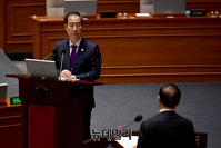 [포토] 질문에 답하는 한덕수 국무총리