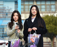 [포토] 클라씨 지민-리원 "오늘 졸업했어요"