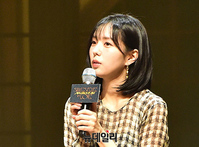 [포토] 배우 채수빈 "연극으로 인사드려요"