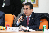 [포토] 시민사회 연석회의 참석한 태영호 의원