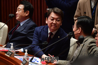 [포토] 의원총회 참석한 안철수 의원