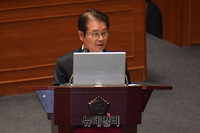 [포토] 답변하는 이정식 고용노동부 장관