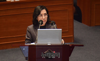 [포토] 대정부 질문 출석한 김현숙 여성가족부 장관