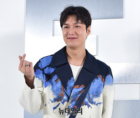 [포토] 배우 이민호 '손가락 하트'