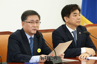 [포토] 발언하는 김성환 민주당 정책위의장