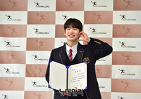 [포토] 보이즈플래닛 이다을 '데뷔해서 봐요'