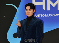 [포토] 데니안 '늦었지만 새해 복 많이 받으세요'