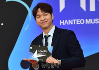 [포토] 유재필 '한터뮤직어워드 불러주셔서 감사'