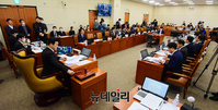 [포토] 발언하는 윤영석 국회 기획재정위원회 위원장