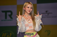 [포토] 트라이비 지아 '사랑가득 볼하트'