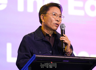 [포토] 한-몽 경제인 만찬서 기조연설하는 이수만