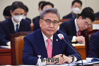 [포토] 답변하는 박진 외교부 장관