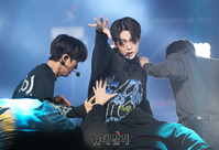 [포토] 화려한 무대로 복귀한 TNX