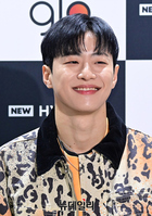 [포토] 래퍼 필독 "팝업 구경왔어요"